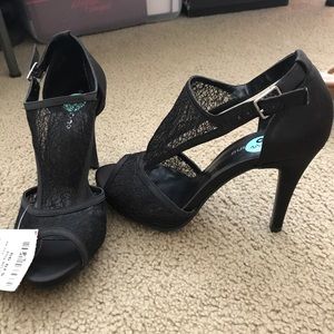 NWT - Black lace heels